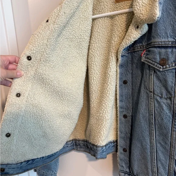 Levi's Sherpa Lined Denim Jacket - Picture 2 of 6